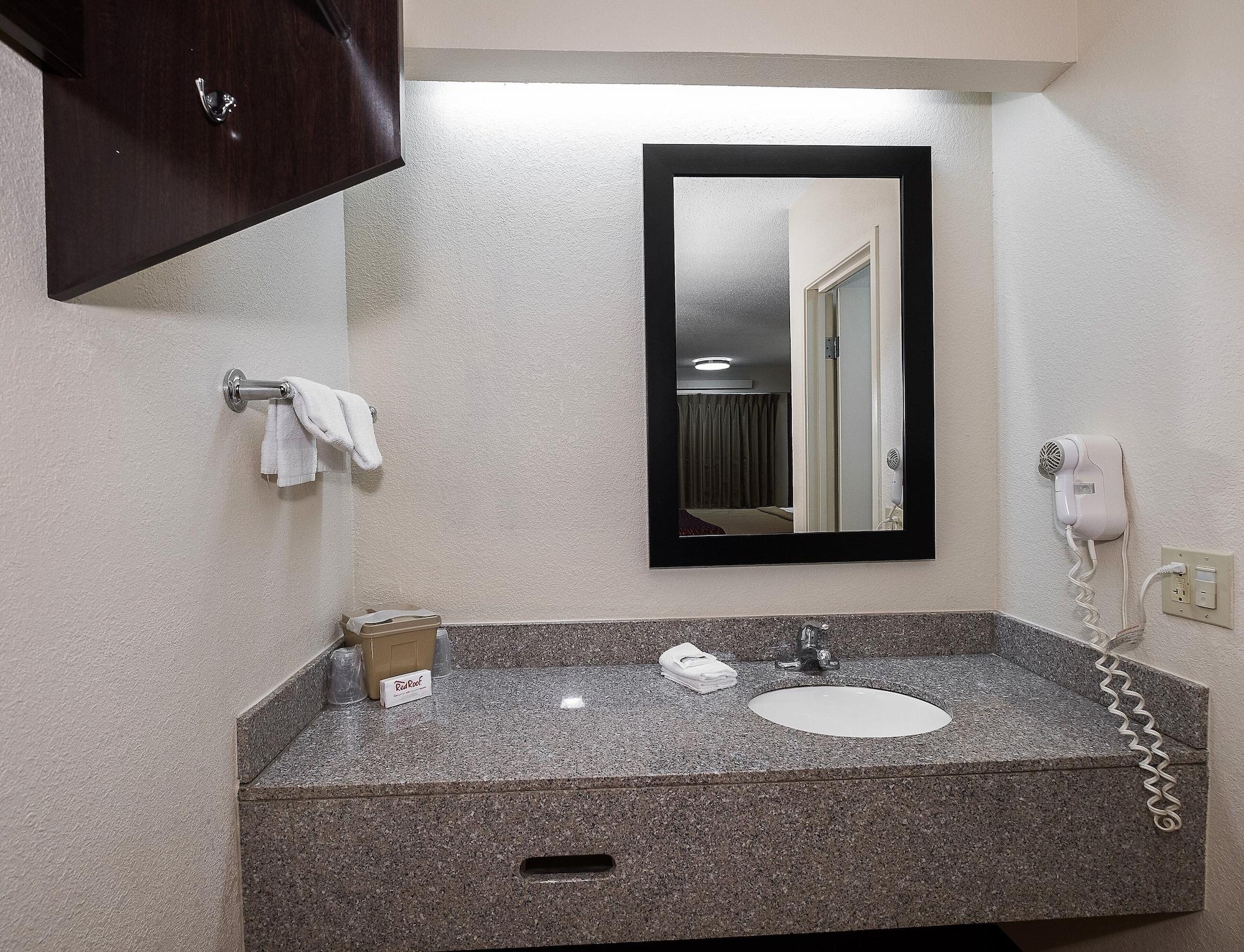 Cherry Grove Red Roof Inn Cincinnati East - Beechmont מראה חיצוני תמונה