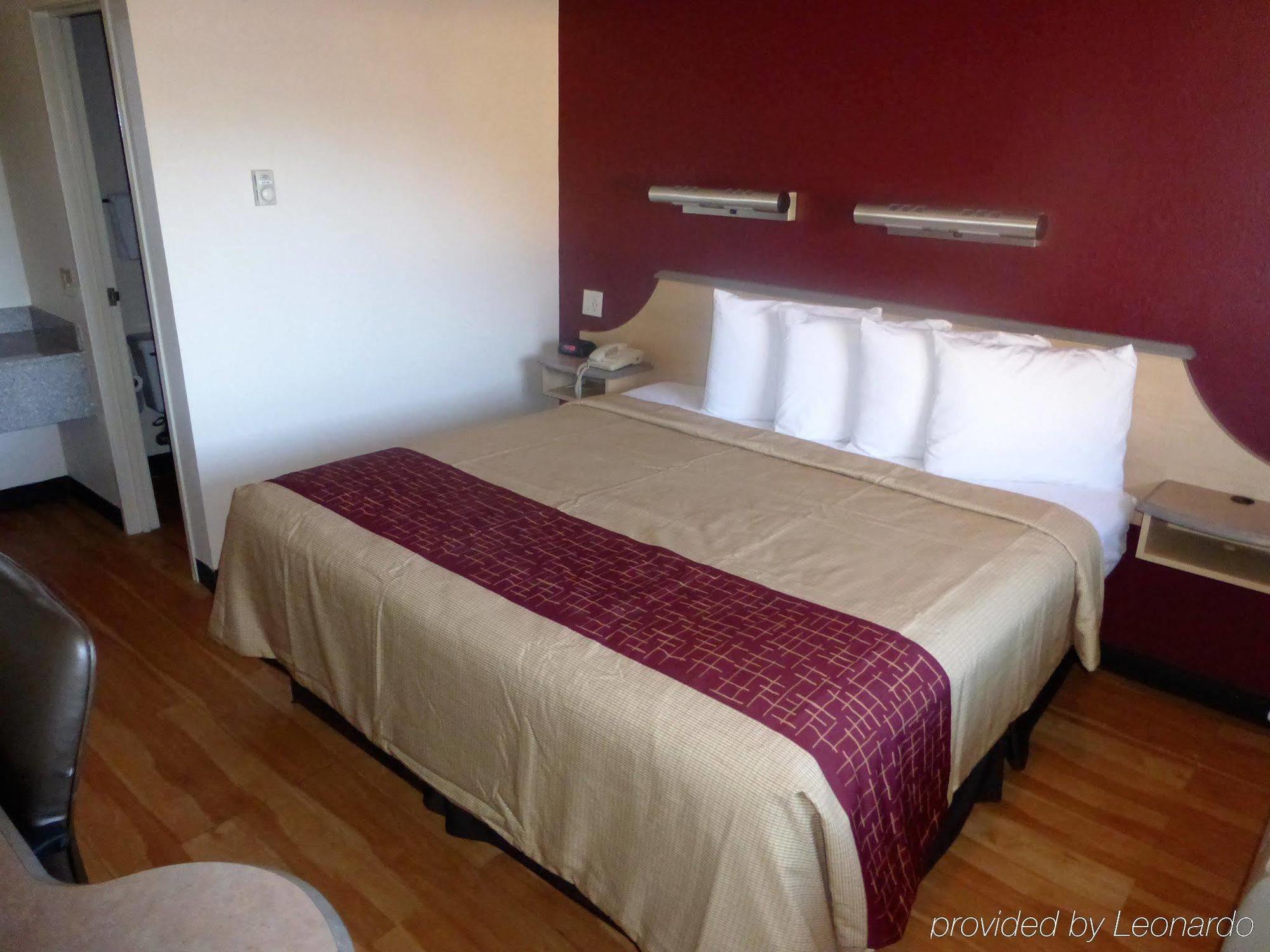 Cherry Grove Red Roof Inn Cincinnati East - Beechmont מראה חיצוני תמונה